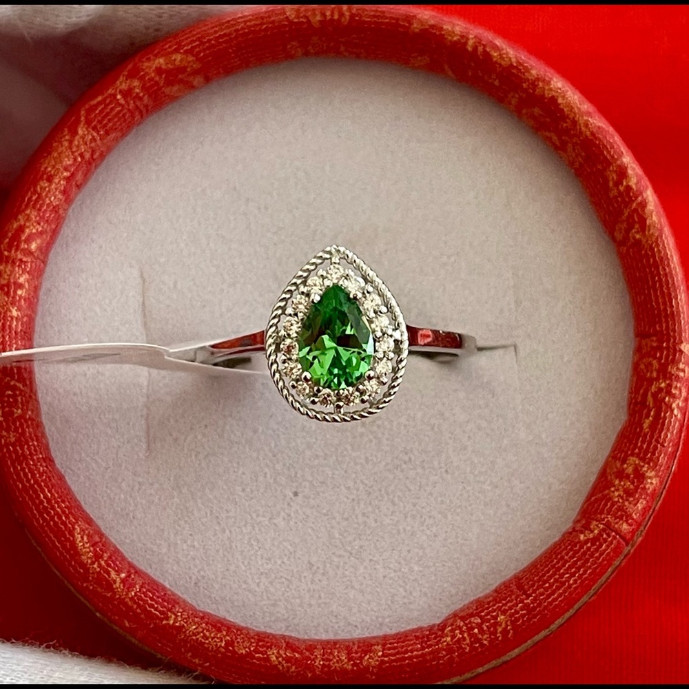 925 Sterling Silver Emerald Water Drop Classic Band Ring